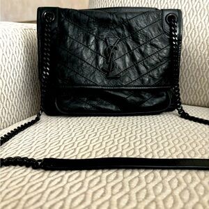 YSL NIKI MEDIUM IN VINTAGE LEATHER
BLACK